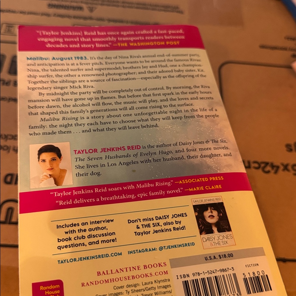 Taylor Jenkins Reid (5) Book Bundle - Picture 7 of 7